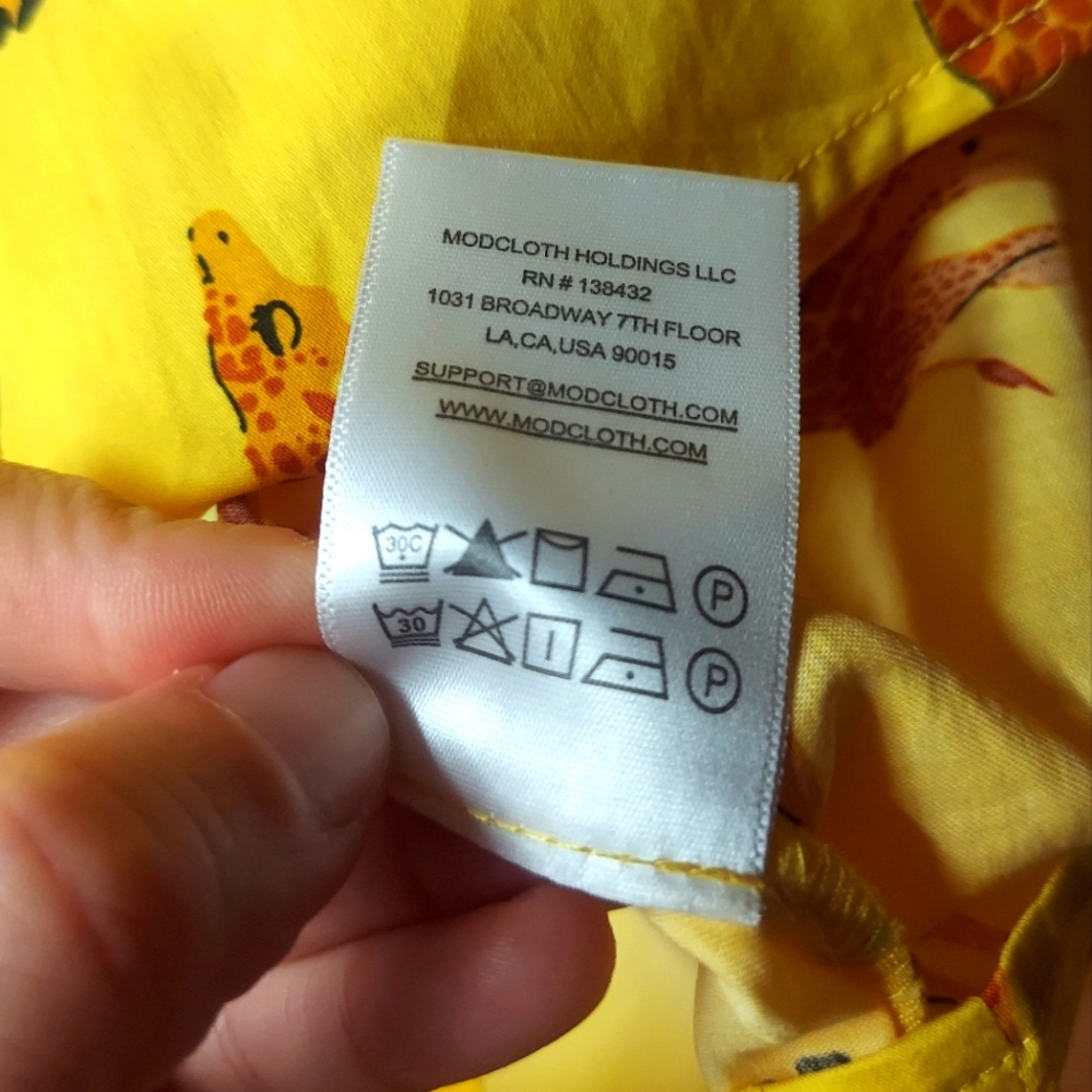 Modcloth Befitted For Beaming Yellow Giraffe Patterned Cotton Sleeveless Top - Picture 5 of 10